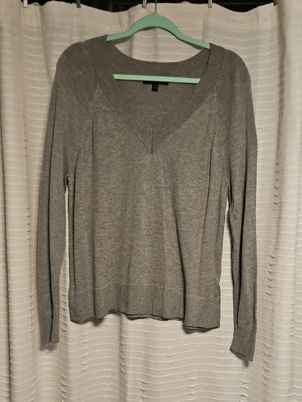 Banana Republic Gray V-Neck Long Sleeve Sweater